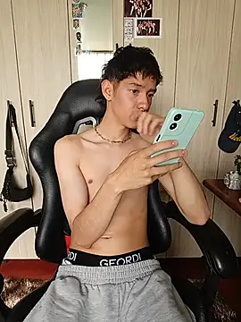 Pertunjukan Kamera Web heyy_noah11