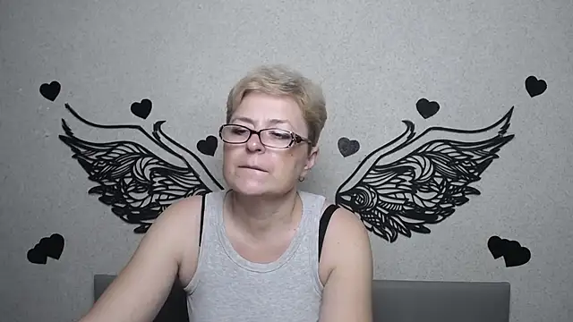 EmiliaGreen Live XXX chat