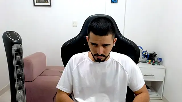 Chat XXX ao vivo de Massimoo_07