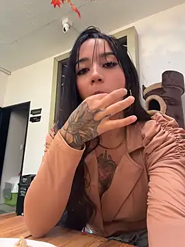 دردشة EmmyEvans1 الجنسية المباشرة