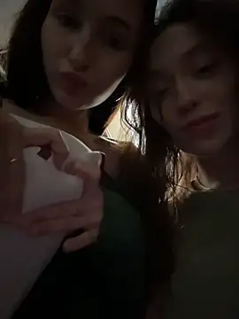 -missbehaving- élő XXX-chatje