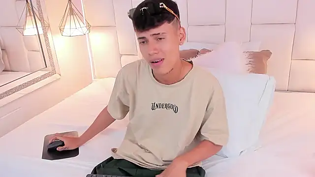 צ'אט XXX בשידור חי של JacobFerrer