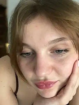 Emaline_Fane Adlı Modelin Canlı XXX Sohbeti