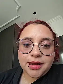 CURVY-HORNY's Live XXX Chat