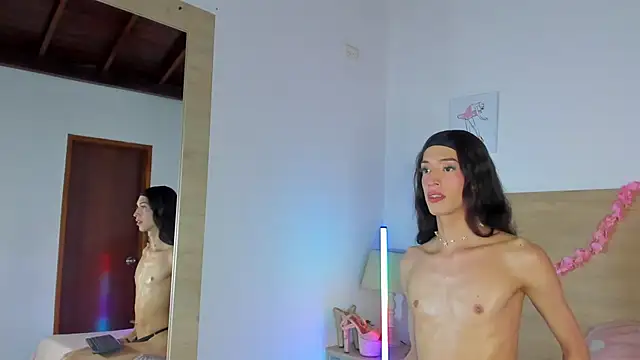 LaraRous Live XXX-chat
