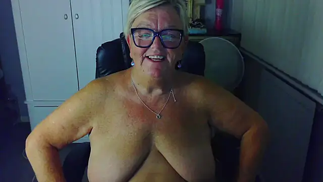 BridgetBlueEyes' Live XXX Chat