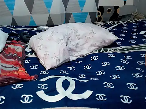 Trish_CurveCock élő XXX-chatje