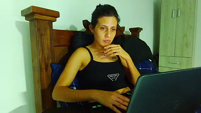 bellatrix25's Live XXX Chat
