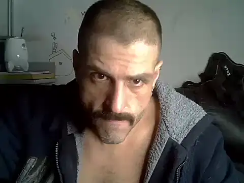 צ'אט XXX בשידור חי של BrunoAlphaBR