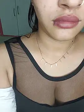 SAVITA-STRIPのライブXXXチャット