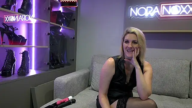 Chat +18 de NoraNoxx ao vivo