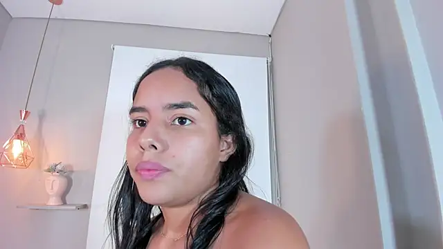 Chat +18 de Roxy_Stonee ao vivo