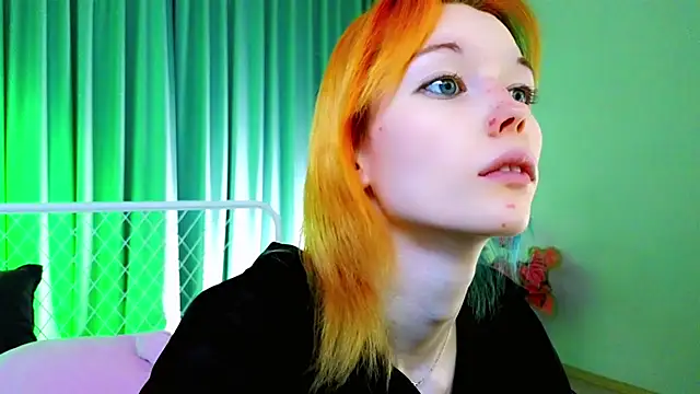 צ'אט XXX בשידור חי של Kiara_Age
