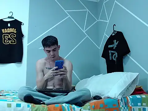 Zac_Efront – Naživo XXX chat