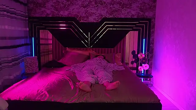 LittleJulii's Live XXX Chat