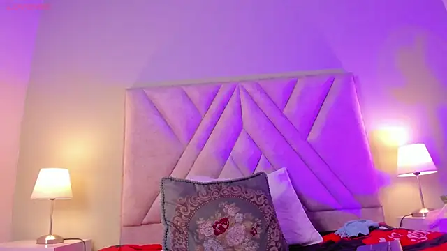 Eva-Millss Adlı Modelin Canlı XXX Sohbeti