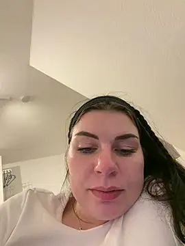EllyNora Chat XXX in diretta