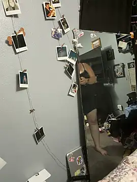 sweetkacibaby: διαδικτυακό σόου στην κάμερα