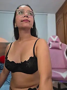 Andrea-Queen's Live XXX Chat