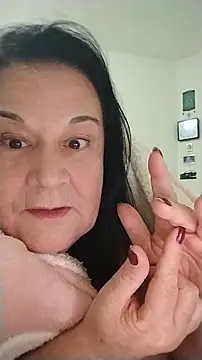 Yaya_Mineira Chat XXX live