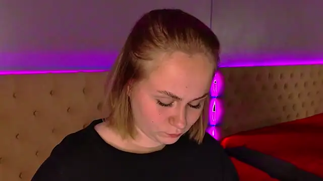 stacy_moorex Adlı Modelin Canlı XXX Sohbeti