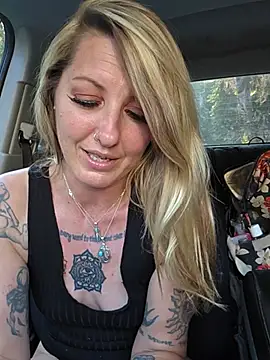 SheIsSomething Live XXX Chat
