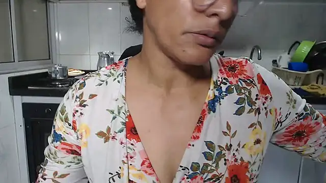 kateleyagrey Adlı Modelin Canlı XXX Sohbeti