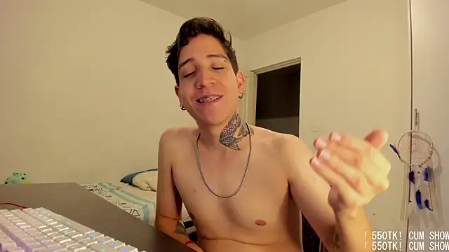 Michael_v77 Chat XXX in diretta