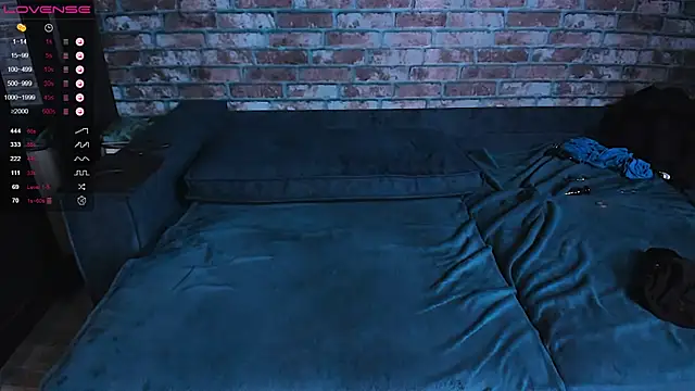 mark_normal élő XXX-chatje