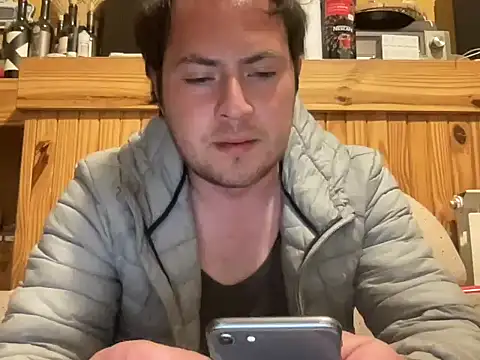 alecsgzz élő XXX-chatje