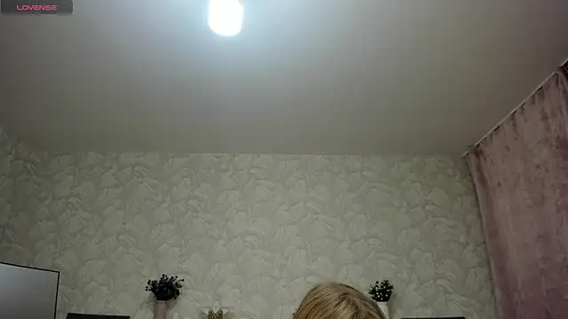 KattyPeachX: онлайн-секс-чат