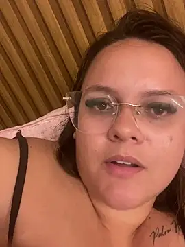 Chat +18 de Laryssinha_69 ao vivo