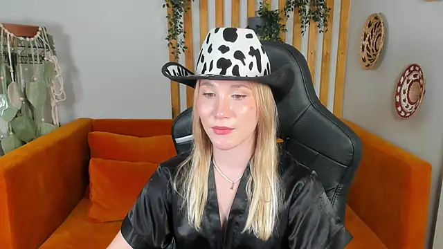 ElaraVoltage's Live XXX Chat