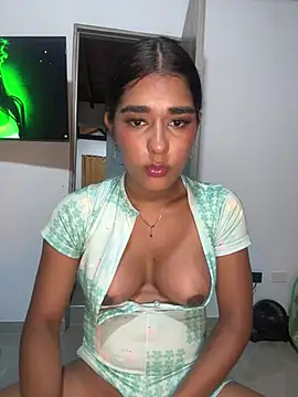 Онлайн чат XXX EmmaRoux_