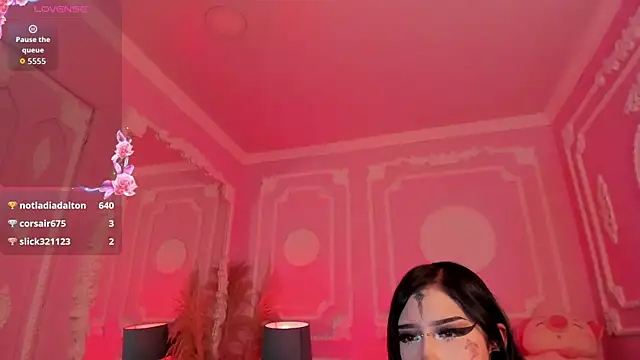 Kat_VonDe লাইভ XXX চ্যাট
