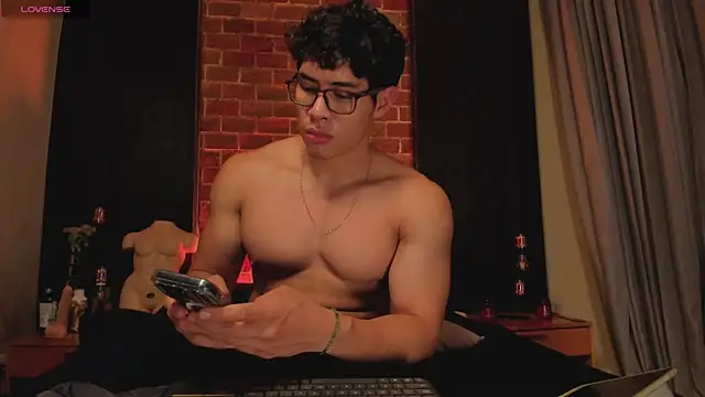 Chatroom XXX en direct de GrayAndrews
