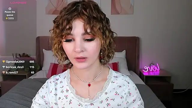 Kira__Fluffy's Live XXX Chat
