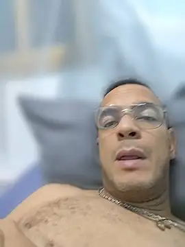 Chatroom XXX en direct de latinmartin73