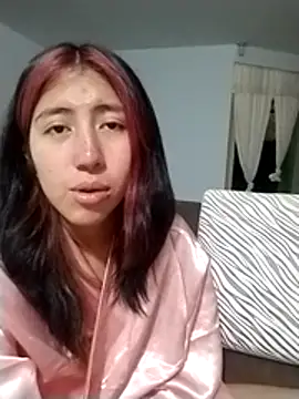 sarah12333 Adlı Modelin Canlı XXX Sohbeti