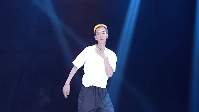 NCT-111 即時 XXX 聊天
