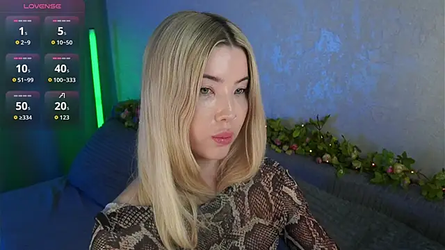 LindaThackerr Live XXX Chat