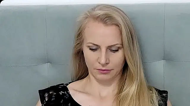 K__Adrienne Live XXX-Chat