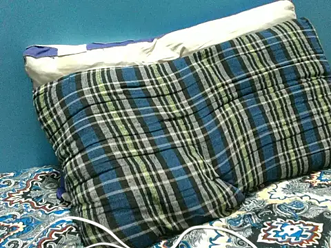 Precumboner élő XXX-chatje