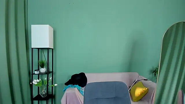 Chat +18 de LeticiaRomano ao vivo