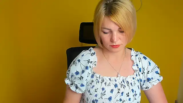 CuttieEmma – Live XXX-chat