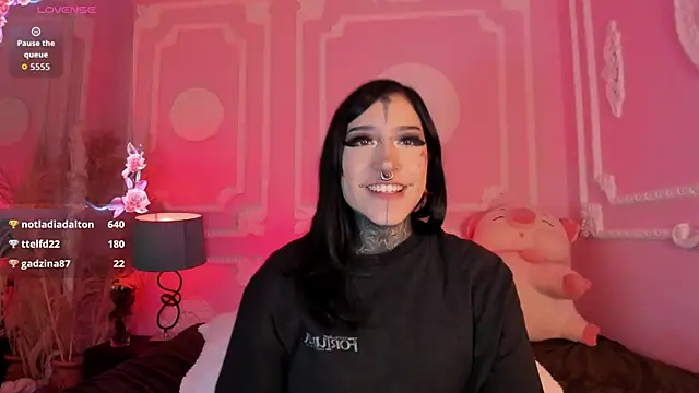Kat_VonDe's Live XXX Chat