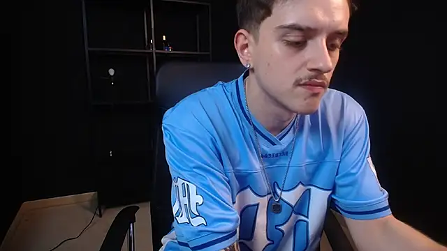 FelixStarkk Chat XXX in diretta