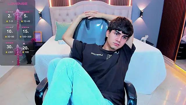 XXX chat uživo modela Tommy18__