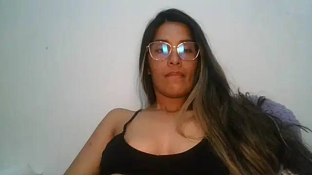 Chat +18 de Juanabrunette7 ao vivo