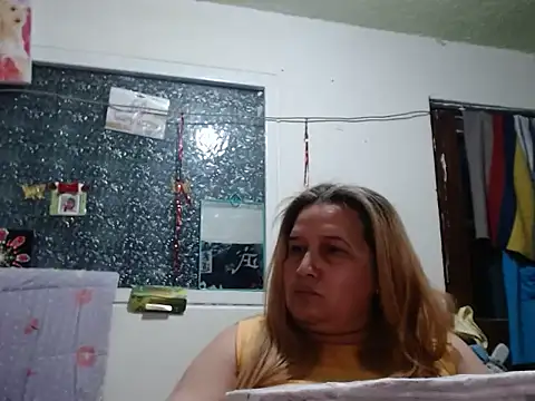Perla1981-- live XXX chat